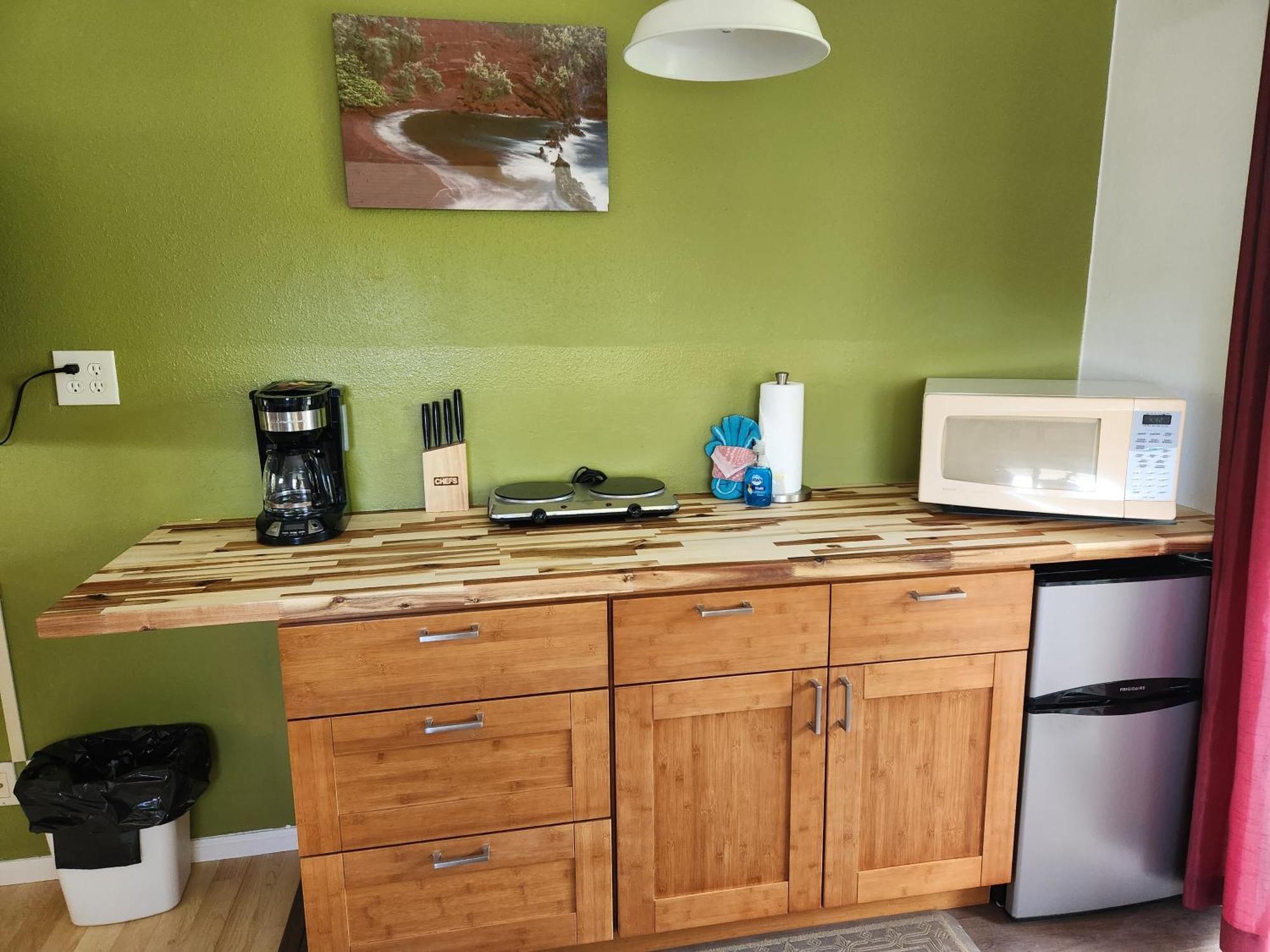 Yonegan Maui Getaways - *